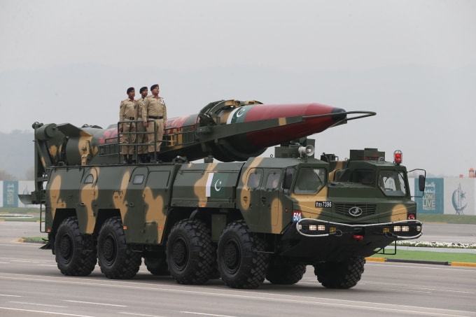 Khí tài của Pakistan tại lễ diễu binh mừng quốc khánh ở Islamabad tháng 3/2024. Ảnh: AFP