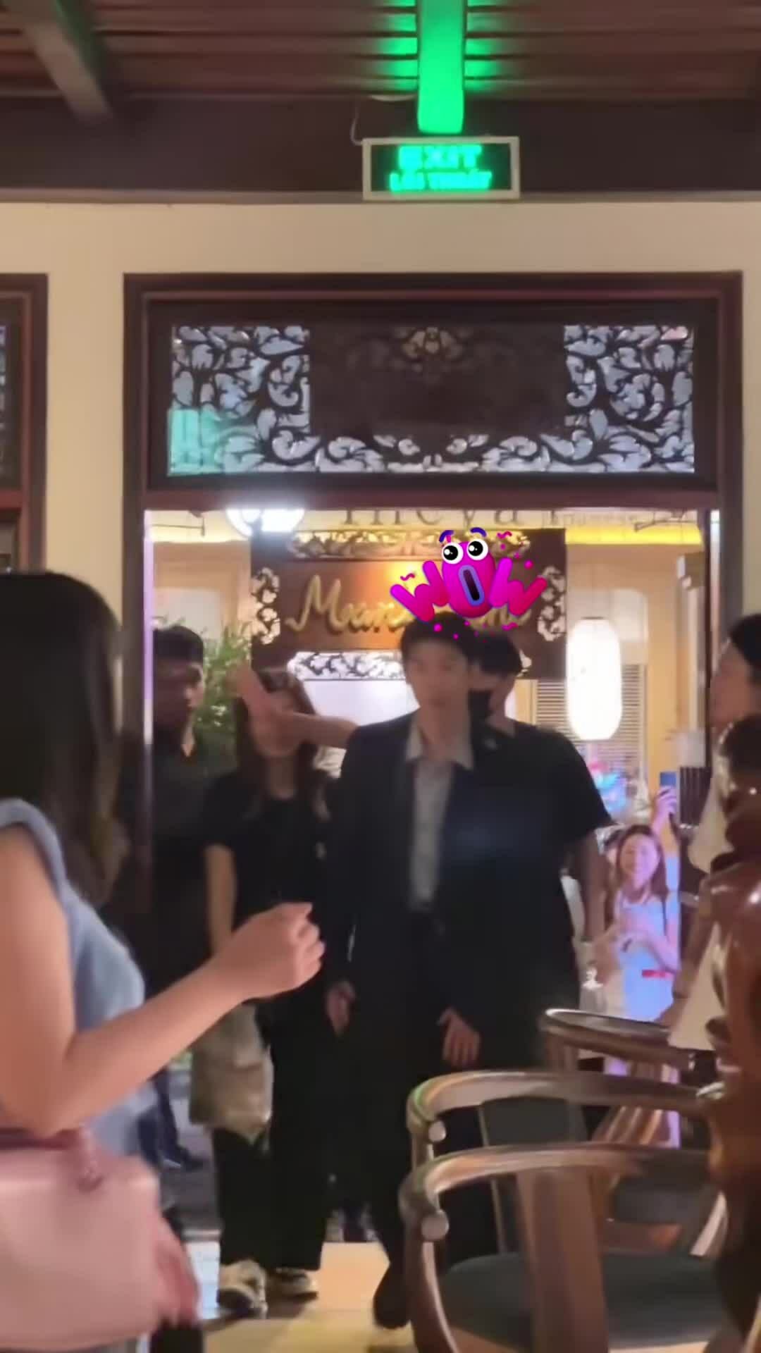 Hứa Quang Hán ăn phở, gỏi cuốn ở TP HCM 