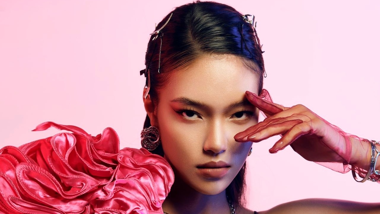 Mai Hoa ở hậu trường chụp ảnh thời trang