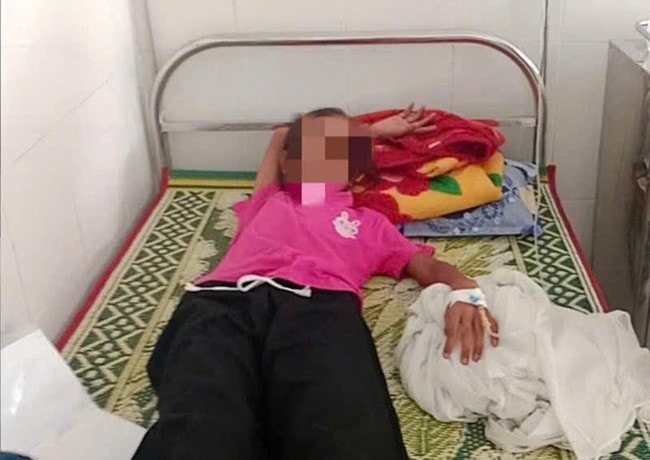 Làm rõ nguồn gốc bữa sáng khiến 40 học sinh bị ngộ độc- Ảnh 1.