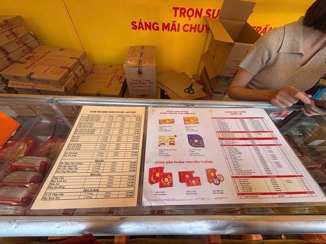 VIDEO: Bánh trung thu tại TP HCM “đại hạ giá” - Ảnh 4.