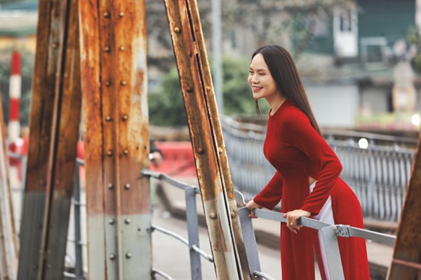 'Nữ hoàng nhạc phim' Mai Hoa: 'Tôi là người tham công tiếc việc, tự tay làm mới yên tâm'- Ảnh 1. 'Nữ hoàng nhạc phim' Mai Hoa: 'Tôi là người tham công tiếc việc, tự tay làm mới yên tâm'- Ảnh 1.