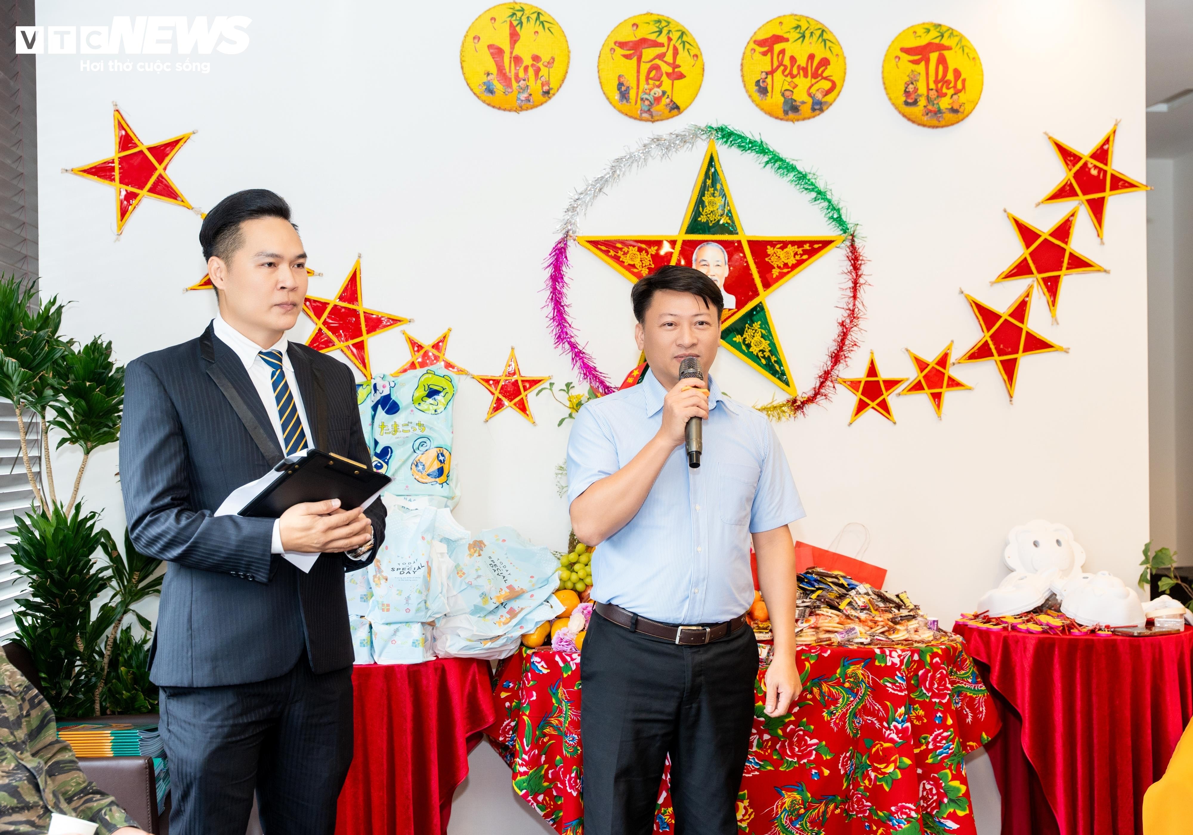 Đại diện Tổng Lãnh sự quán Việt Nam tại Fukuoka, ông Vũ Văn Trường khẳng định: “Tết Trung thu không chỉ là ngày hội của thiếu nhi, mà còn là dịp để cộng đồng người Việt tại Fukuoka thêm gắn kết, cùng nhau giữ gìn và lan tỏa những giá trị văn hoá truyền thống của dân tộc. Chúng tôi mong muốn các em nhỏ, dù sinh ra và lớn lên tại Nhật Bản, vẫn luôn cảm nhận được tình yêu quê hương từ những lễ hội như thế này.”