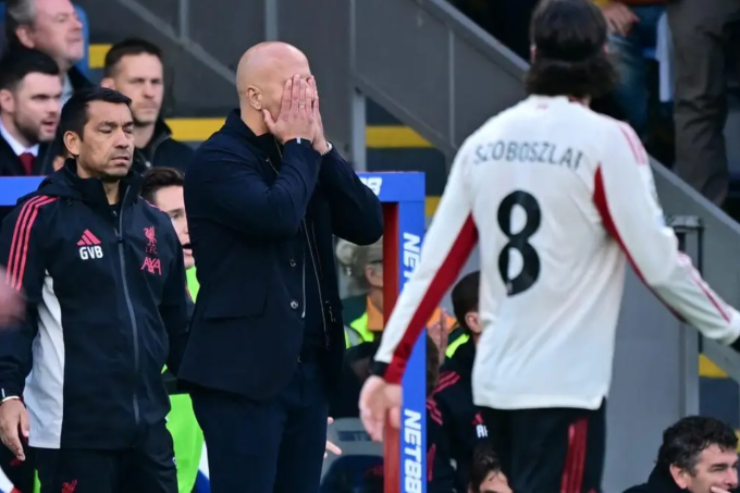 HLV Arne Slot phản ứng trong trận Liverpool thua Crystal Palace 1-2 ở vòng sáu Ngoại hạng Anh trên sân Selhurst Park, London, Anh ngày 27/9/2025. Ảnh:  The New York Times