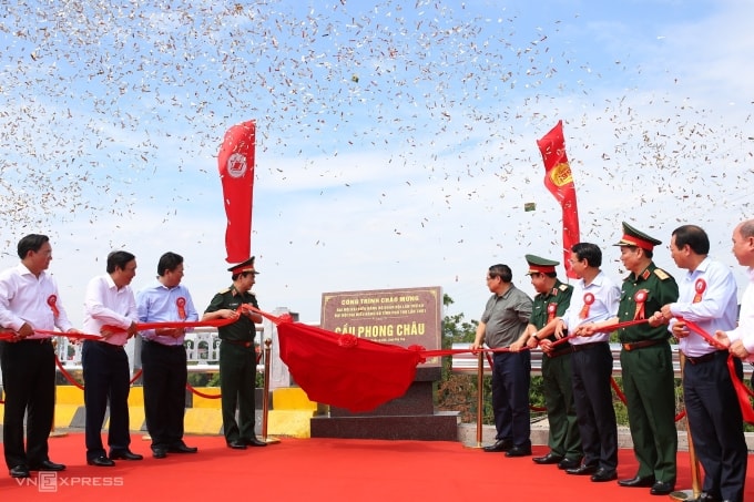 Thủ tướng Phạm Minh Chính dự lễ khánh thành cầu Phong Châu. Ảnh: Việt An