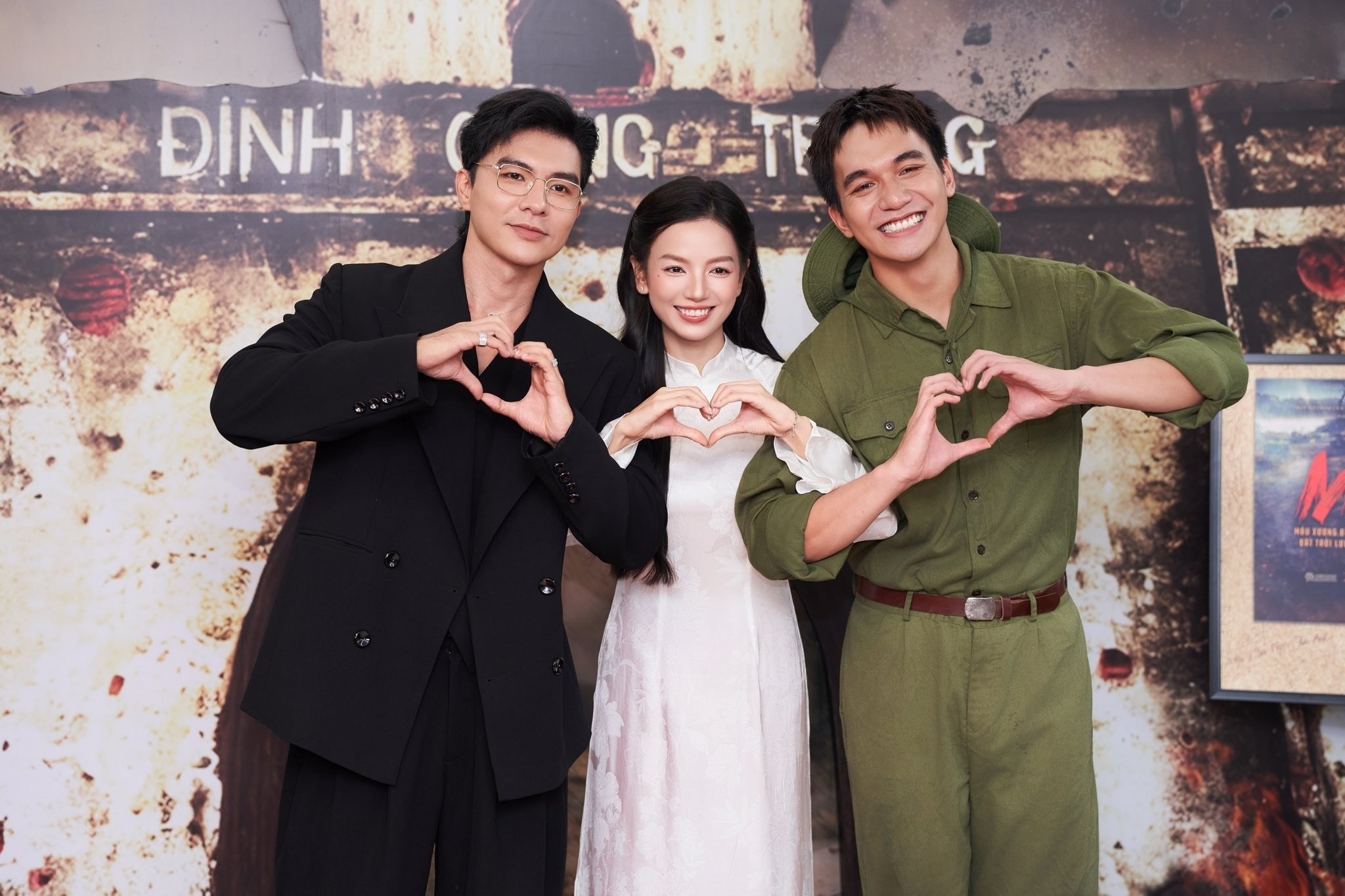 Mưa đỏ ảnh 1 Mua do anh 1