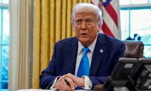 Ông Biden bị tố dùng bút ký tự động, Tổng thống Trump gọi là 'bê bối lịch sử'