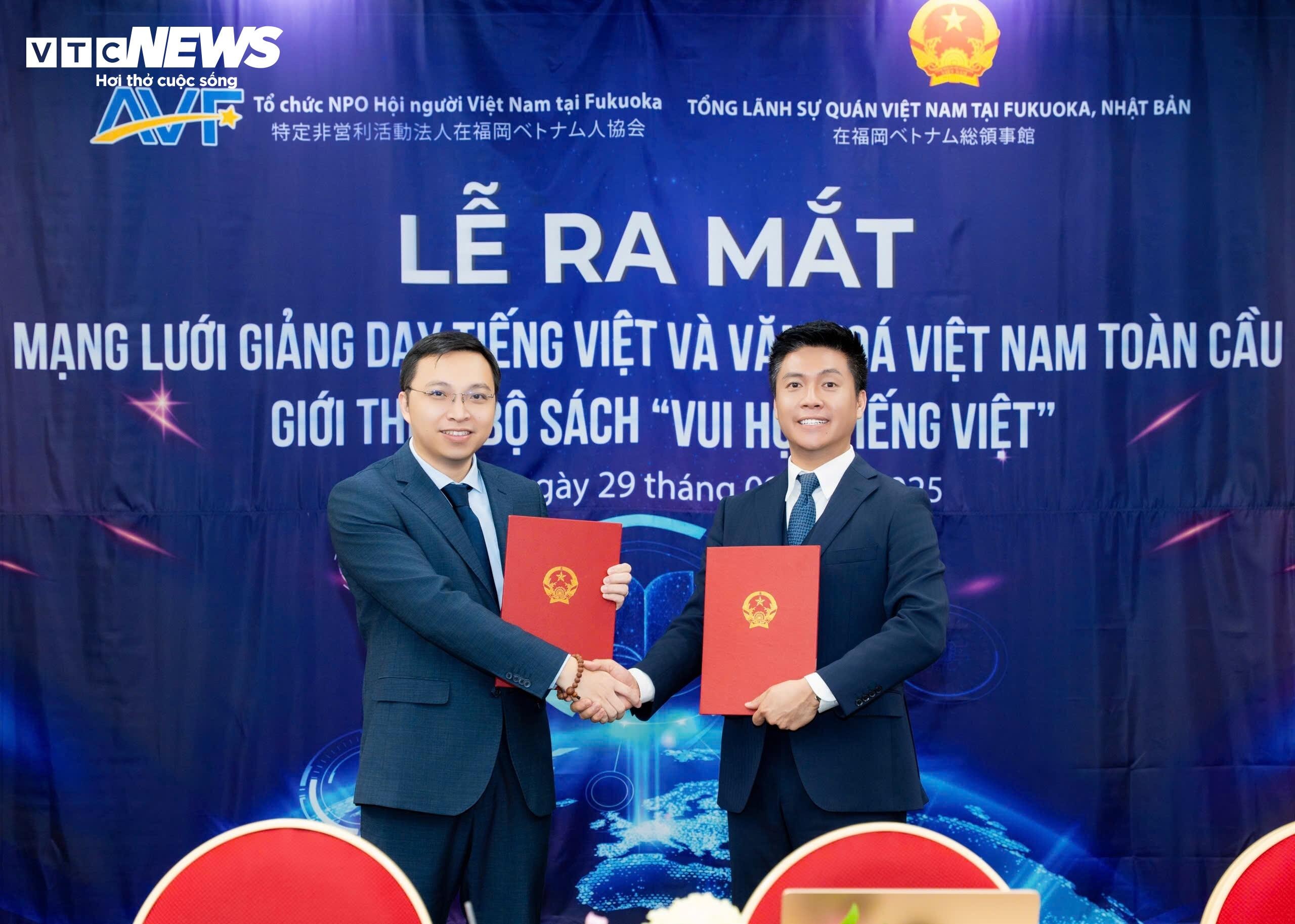 Mạng lưới Giảng dạy tiếng Việt và Văn hoá Việt Nam toàn cầu ký kết với Học viện Công nghệ Bưu chính Viễn thông (PTIT).
