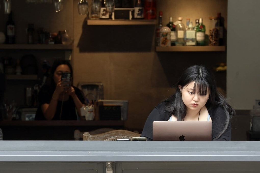 Gen Z bỡ ngỡ khi đi làm, lúng túng học từ những điều cơ bản - 1