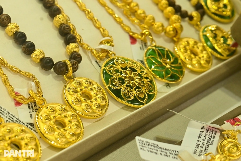 Giá bán vàng miếng lên 136,5 triệu đồng/lượng - 1