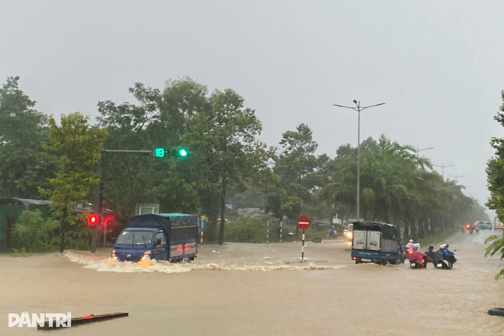 Chủ khách sạn ở Huế mở cửa miễn phí đón người dân, du khách tránh bão - 1