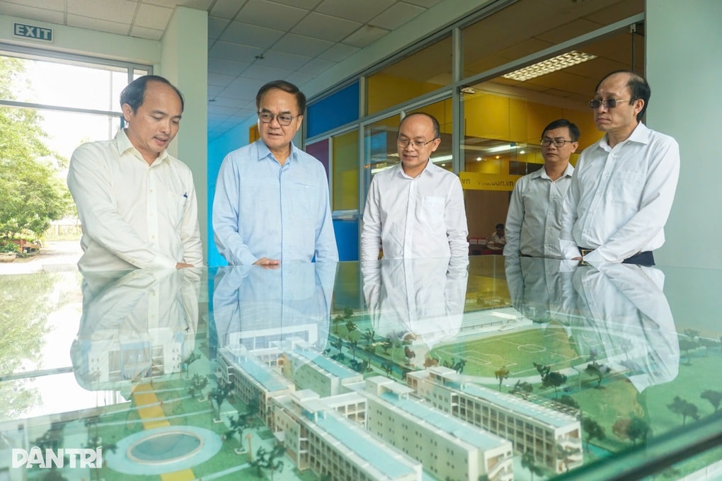 Thứ trưởng Bộ Nội vụ trực tiếp giám sát kỳ thi tiếng Hàn tại Đà Nẵng - 3