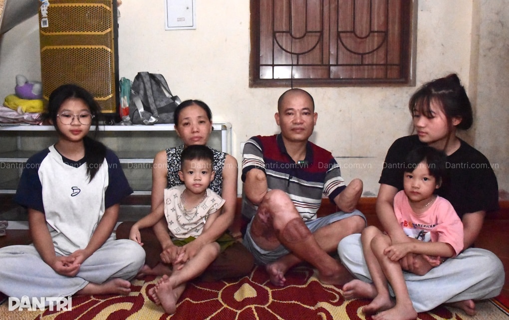 Bố tai nạn cụt 2 tay, mẹ thường đau yếu, 6 con lâm cảnh bế tắc - 4 Bố tai nạn cụt 2 tay, mẹ thường đau yếu, 6 con lâm cảnh bế tắc - 4