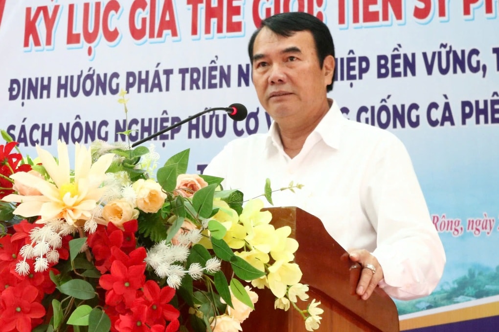 Kỷ lục gia thế giới hướng dẫn đồng bào Xơ Đăng trồng cà phê đặc sản - 1