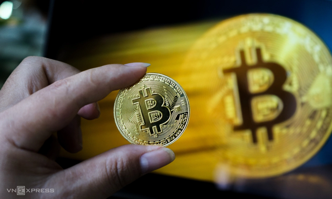 Đồng xu biểu trưng của Bitcoin - tiền số lớn nhất thế giới. Ảnh: Bảo Lâm