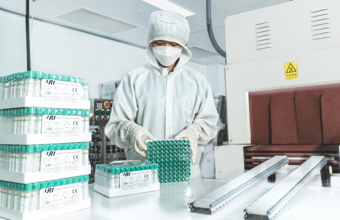 Việc chuẩn hóa thiết bị, quy trình xét nghiệm là rất cần thiết để liên thông toàn quốc. Ảnh: Thùy Anh