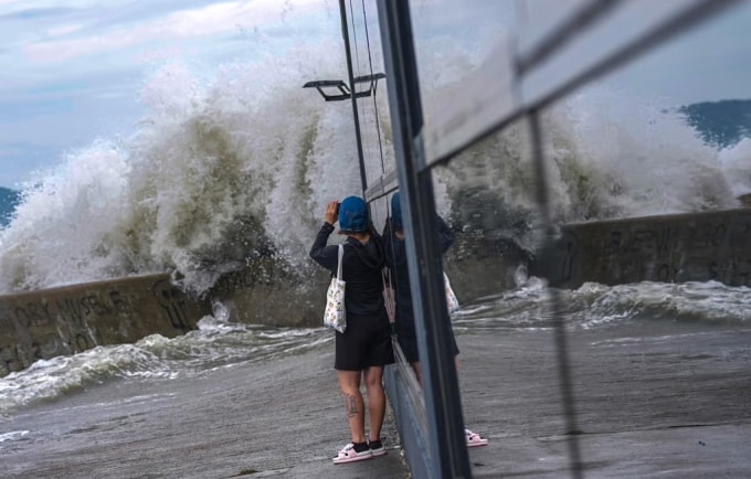 Hong Kong sẽ ban hành luật cấm đi săn bão