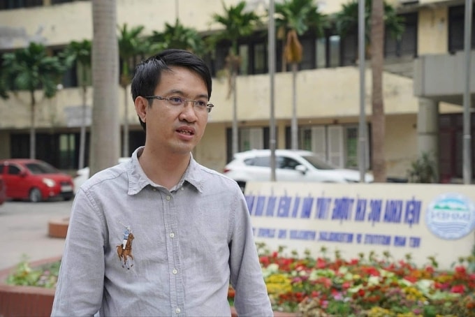 Tiến sĩ Trương Bá Kiên phân tích về lốc xoáy. Ảnh: B.K