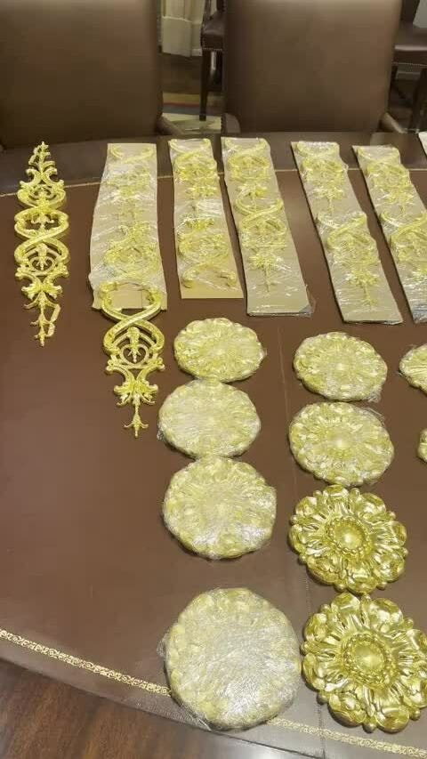 Ông Trump khoe đồ trang trí mạ vàng ở Nhà Trắng