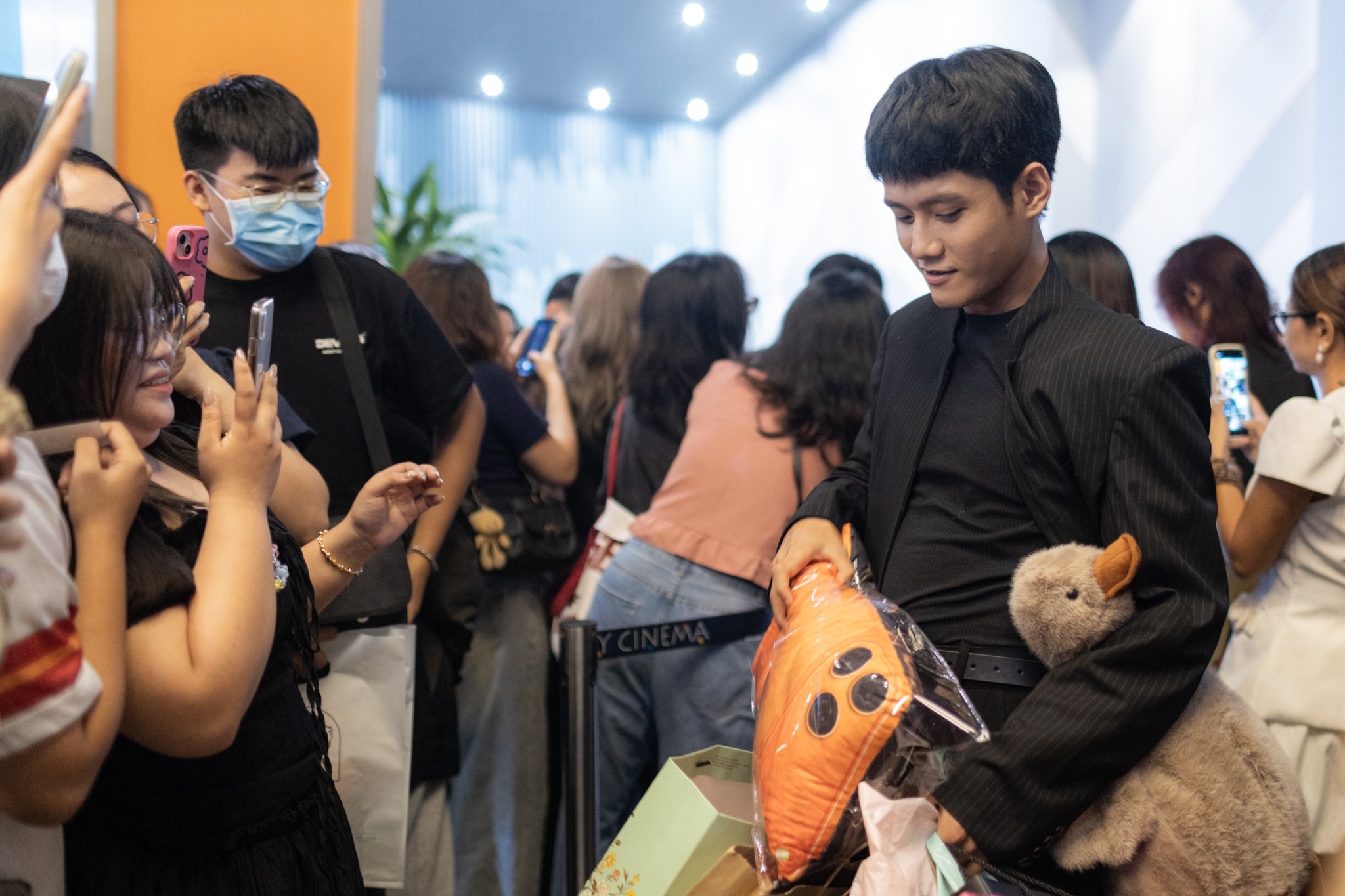 Mưa đỏ ảnh 4 Mua do anh 4