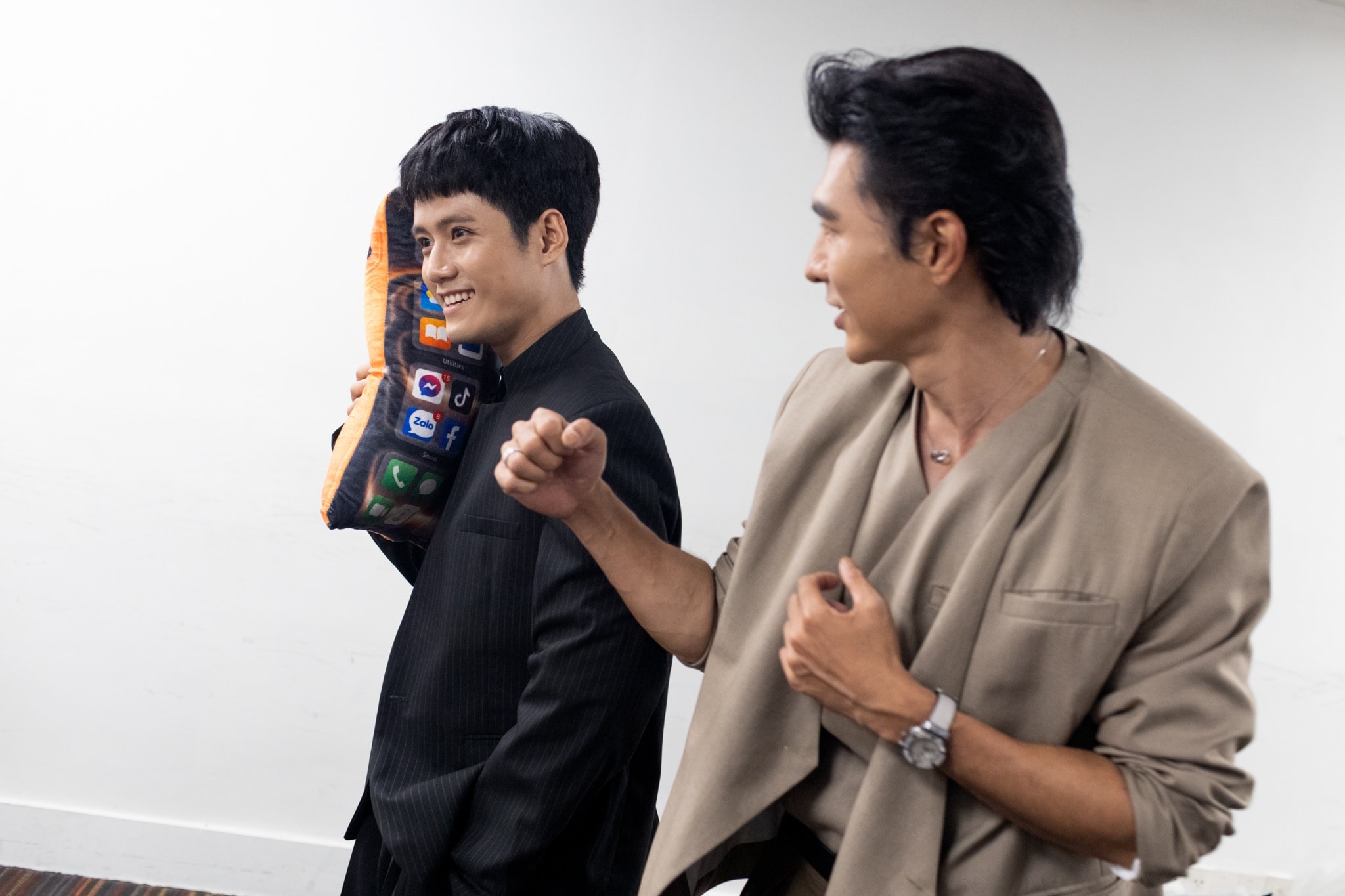 Mưa đỏ ảnh 7 Mua do anh 7