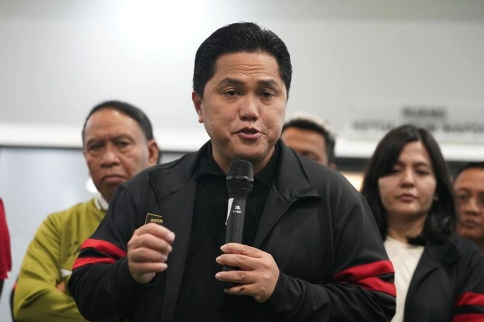 Ông Erick Thohir khẳng định không can dự vào chuyện của bóng đá Malaysia.