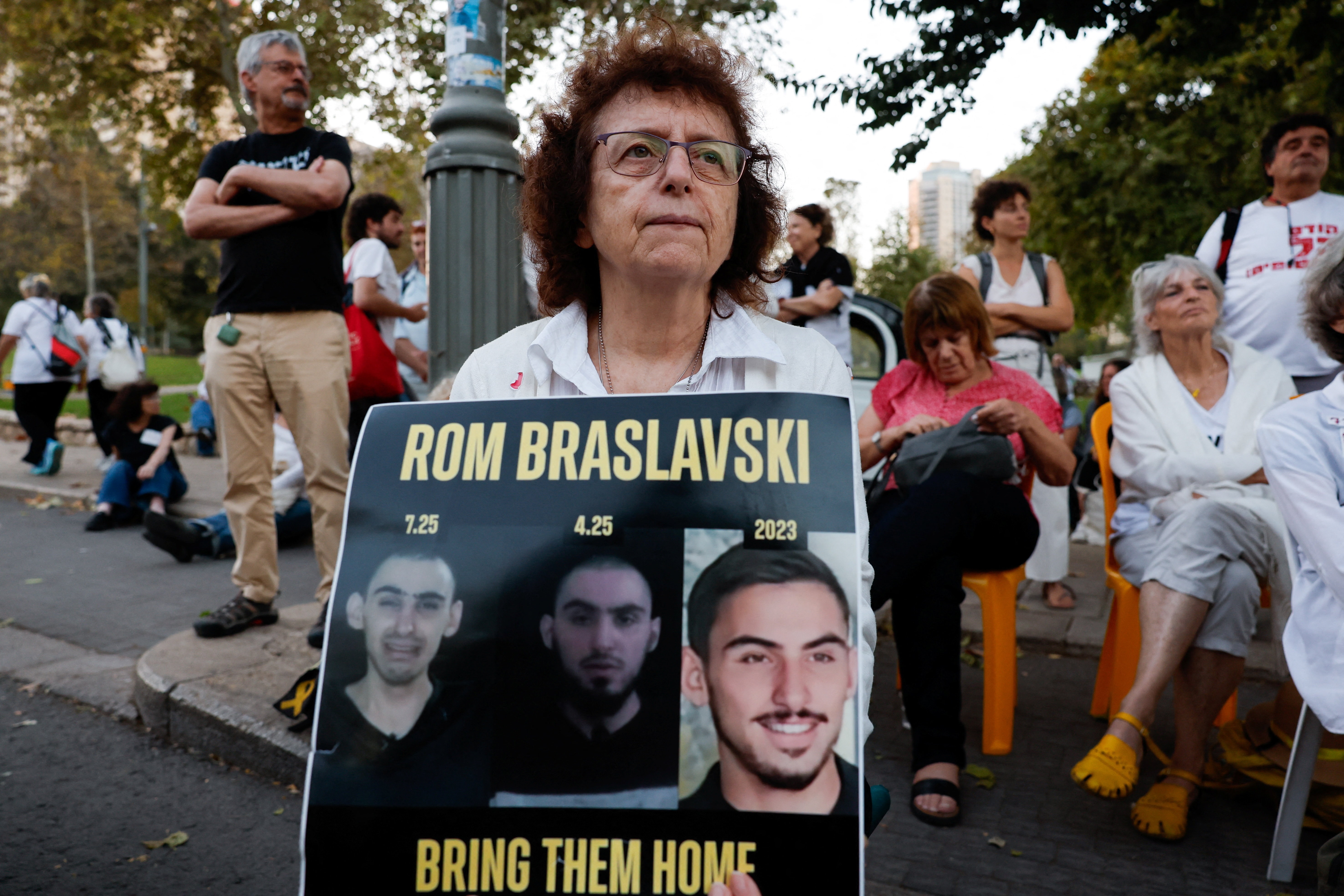 Người nhà con tin Israel biểu tình gần lãnh sự quán Mỹ ở Jerusalem. (Ảnh: Reuters)