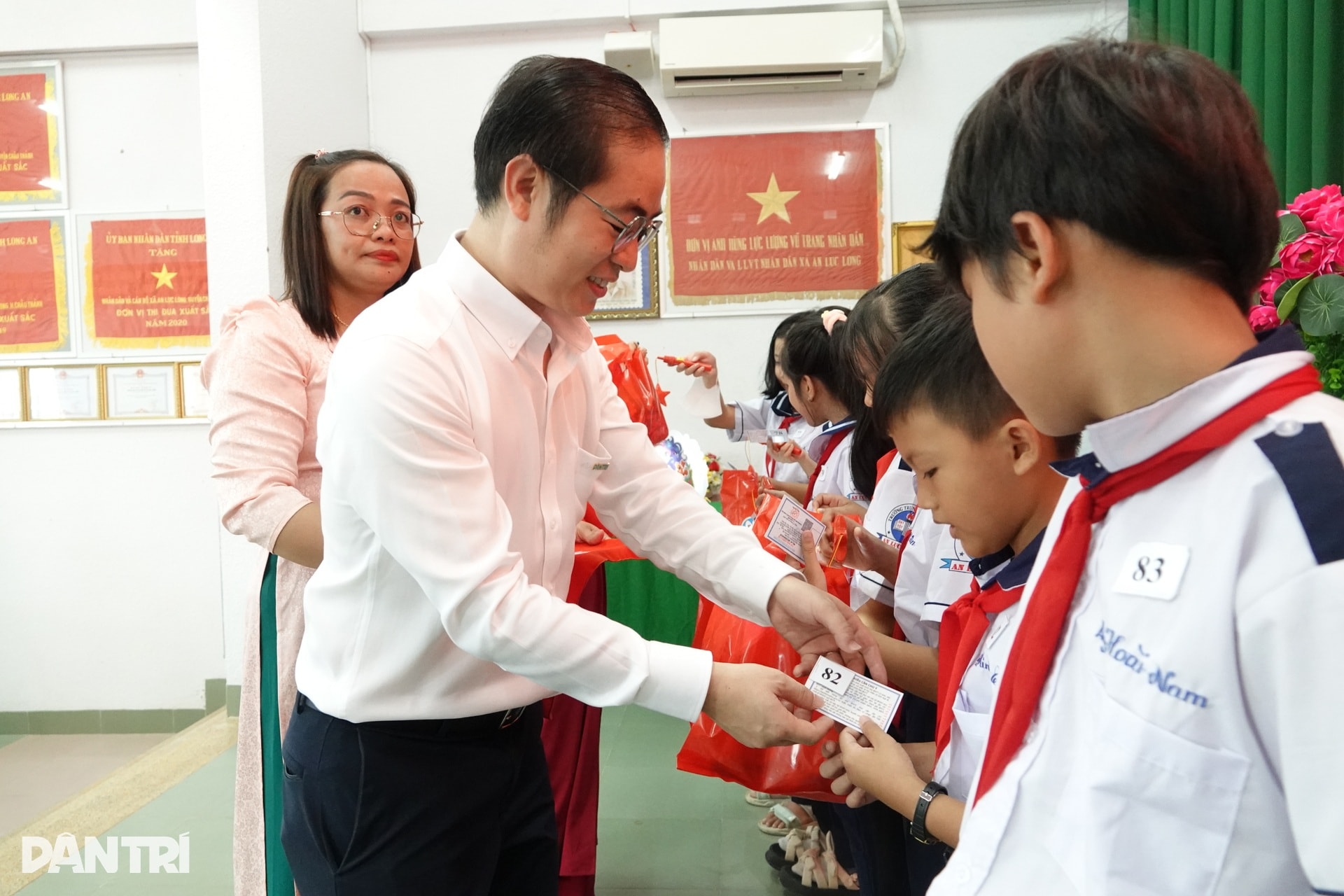 Tặng thẻ Bảo hiểm y tế và quà Trung thu đến học sinh khó khăn tỉnh Tây Ninh - 7