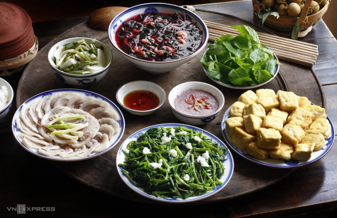 Thứ tự ăn: Rau - Thức ăn - Cơm để kiểm soát tốt đường huyết. Ảnh: Bùi Thủy