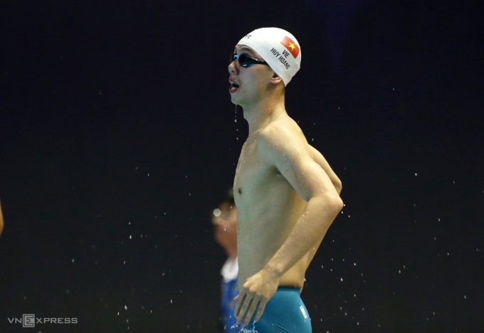 Kình ngư Nguyễn Huy Hoàng thi đấu tại SEA Games 2023. Ảnh: Hiếu Lương