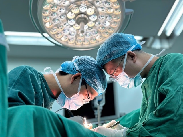 17 năm sống chung khối u ngón tay, bệnh nhân bất ngờ mắc dị dạng mạch máu - Ảnh 2.