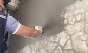 Cách chống thấm tường ngoài trời bằng xi măng