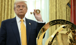 Ông Trump khoe đồ trang trí bằng vàng ở Nhà Trắng