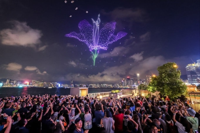 Du khách tham gia các hoạt động ở Hong Kong dịp tuần lễ vàng hồi tháng 5. Ảnh: SCMP