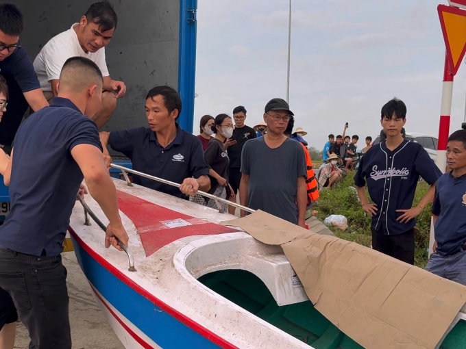 Cứu hộ cứu nạn 116 miễn phí vận chuyển nhu yếu phẩm được tiếp tế tại Nông Cống. Ảnh: Đội cứu hộ 116