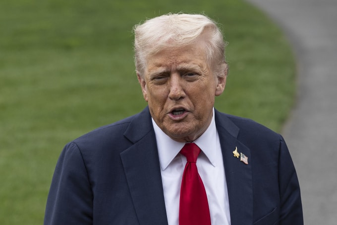 Tổng thống Mỹ Donald Trump trả lời báo chí tại Bãi cỏ Phía Nam, Nhà Trắng ngày 30/9. Ảnh: AFP