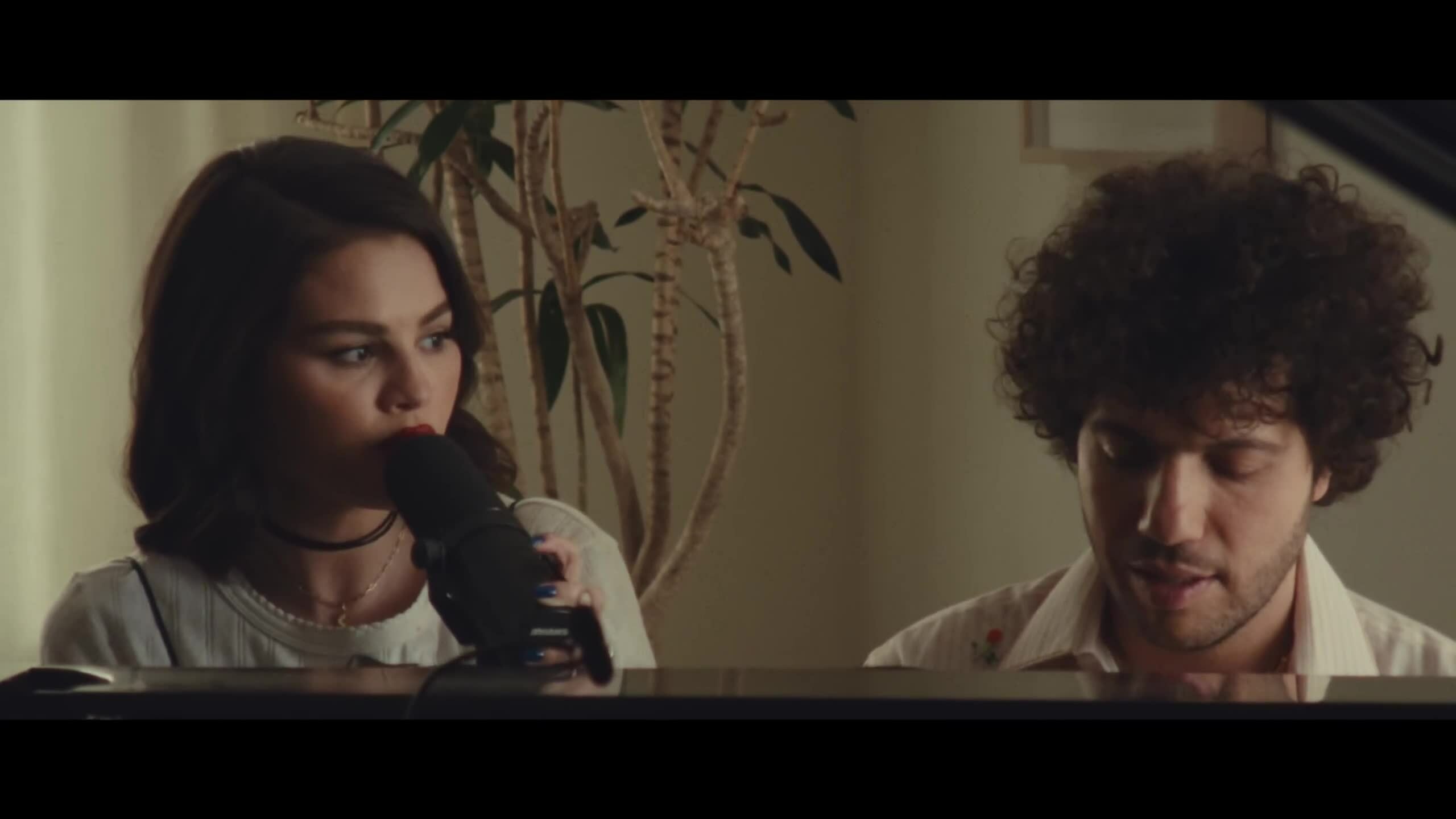 Selena Gomez và Benny Blanco biểu diễn ca khúc 