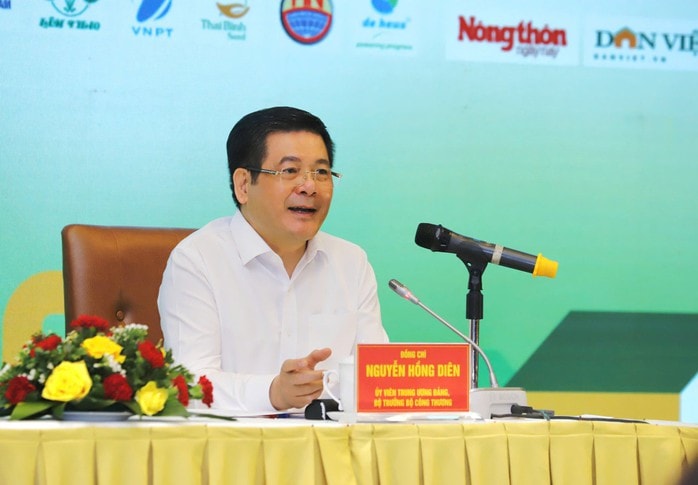 Đối thoại với nông dân: Bộ trưởng Bộ Công Thương nhắn nhủ qua thời "rau 2 luống, lợn 2 chuồng"- Ảnh 1.