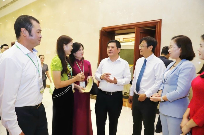 Đối thoại với nông dân: Bộ trưởng Bộ Công Thương nhắn nhủ qua thời "rau 2 luống, lợn 2 chuồng"- Ảnh 3.