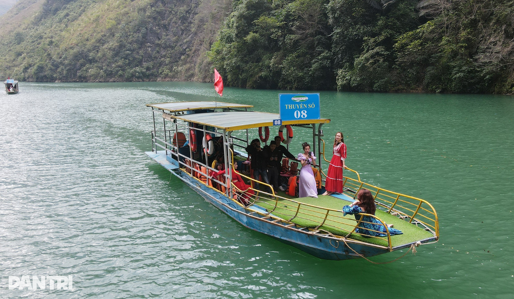 Đường xuống sông Nho Quế vẫn sạt lở: Tour thuyền tạm dừng, khách tiếc nuối - 1