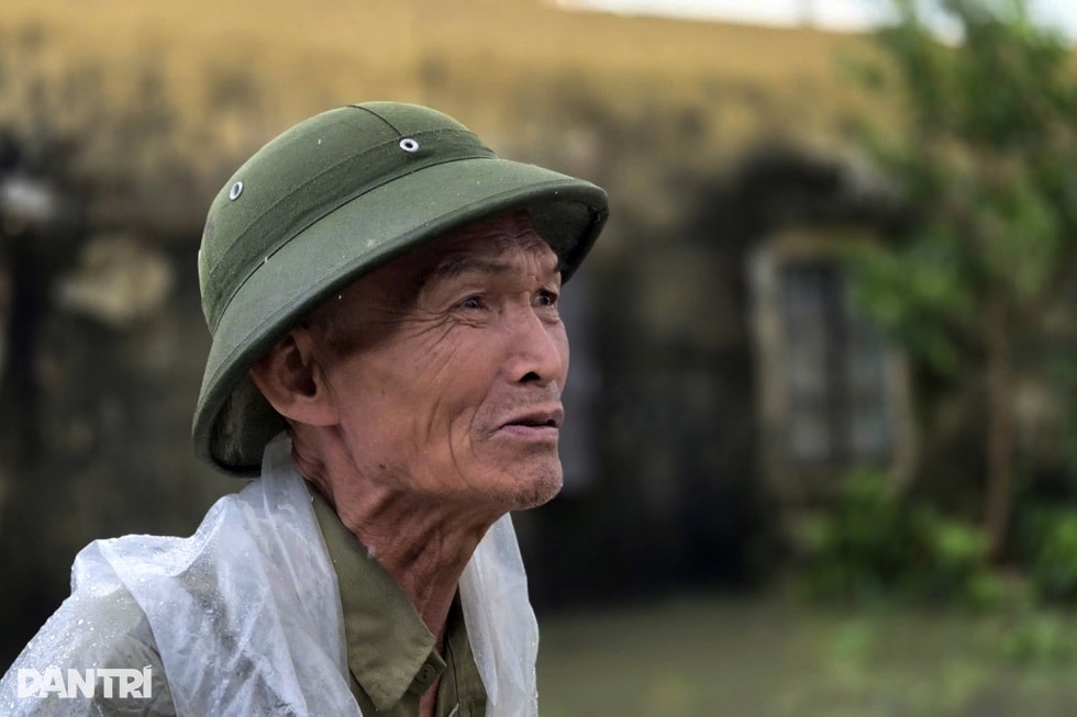 Miền Trung bão chồng bão: “Nhà mất, nợ còn, không biết bắt đầu lại từ đâu” - 2