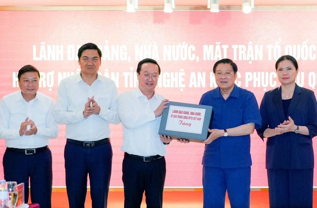 Vị tướng trăm tuổi dành lương hưu ủng hộ đồng bào vùng bão lũ - 2