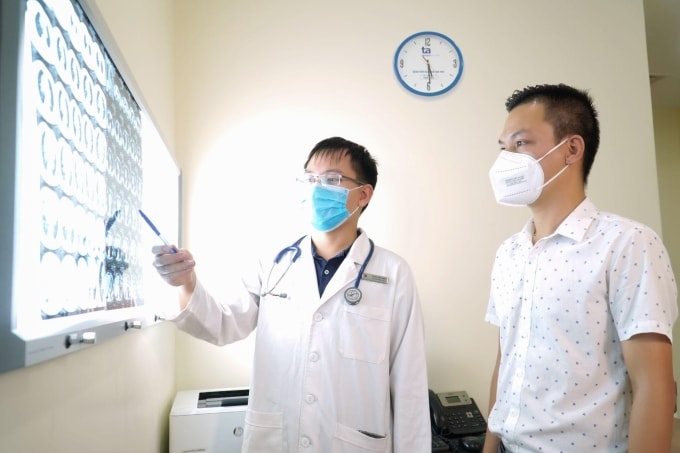 Bác sĩ Đặng Thành Đô tư vấn cho bệnh nhân. Ảnh minh họa: Bệnh viện Đa khoa Tâm Anh