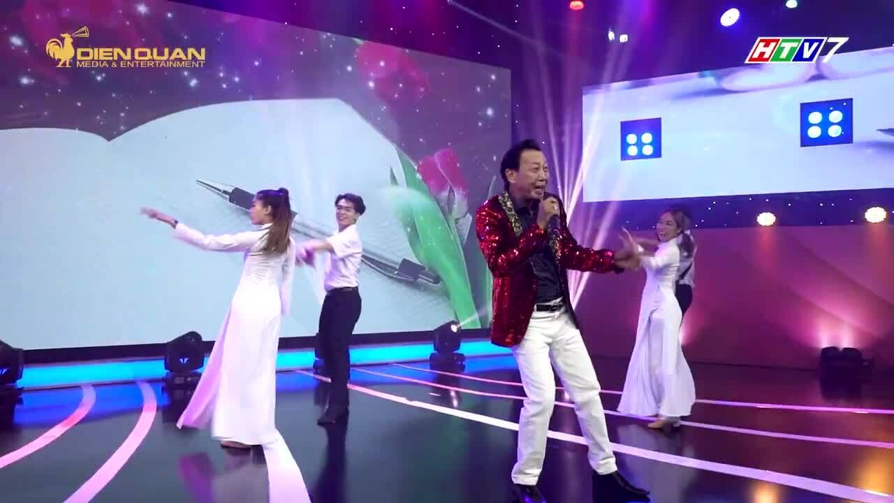 Nhạc sĩ Thế Hiển hát