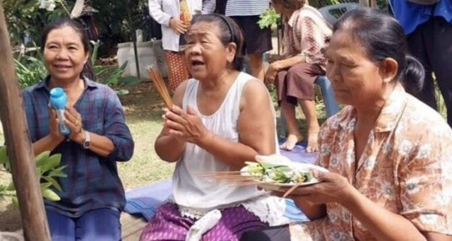 Cây chuối bỗng xảy ra hiện tượng lạ, người dân đổ xô đến xem - Ảnh 3.