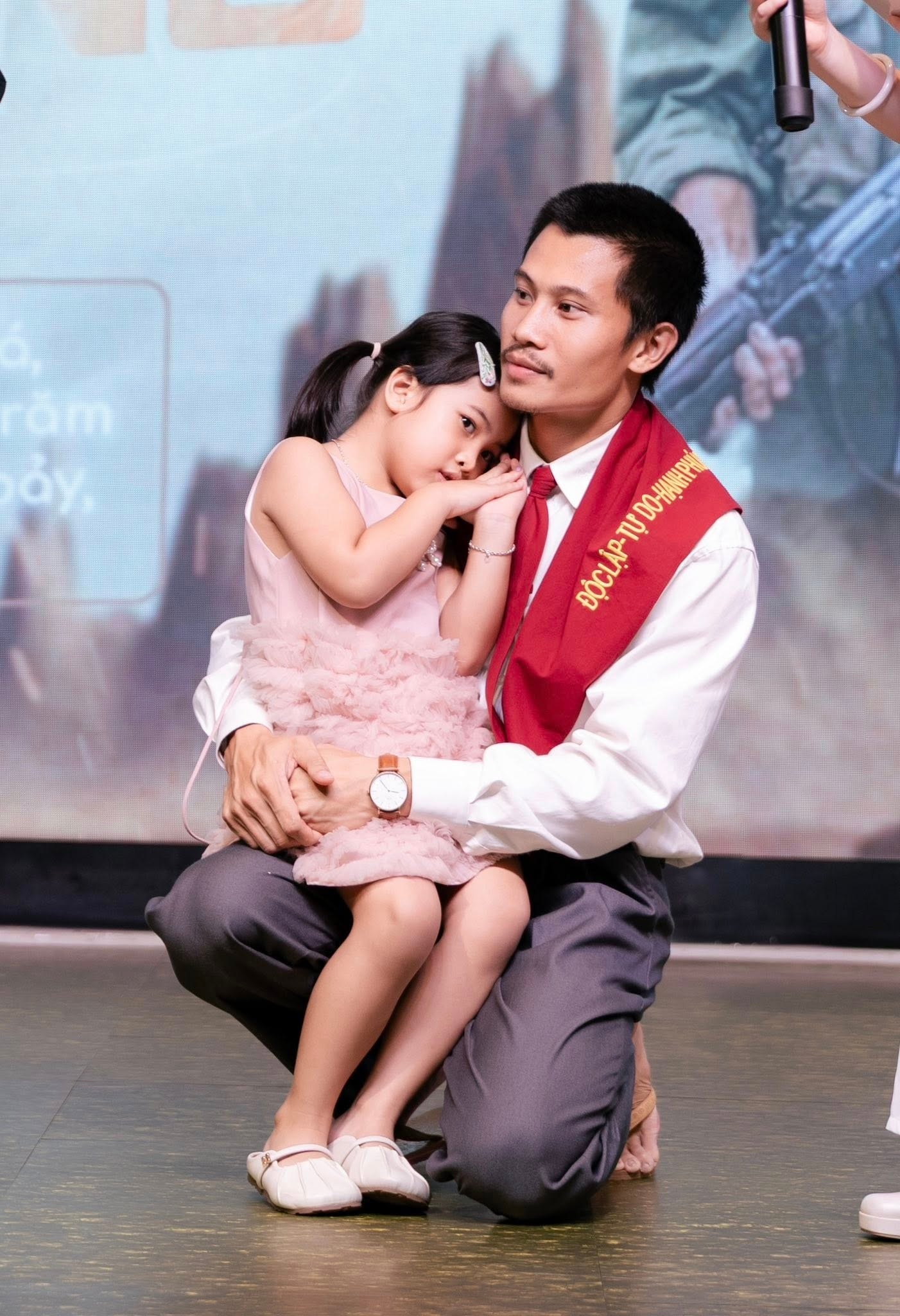 Vợ diễn viên Phương Nam - Tạ phim 'Mưa đỏ' ngoài đời ra sao?- Ảnh 1.