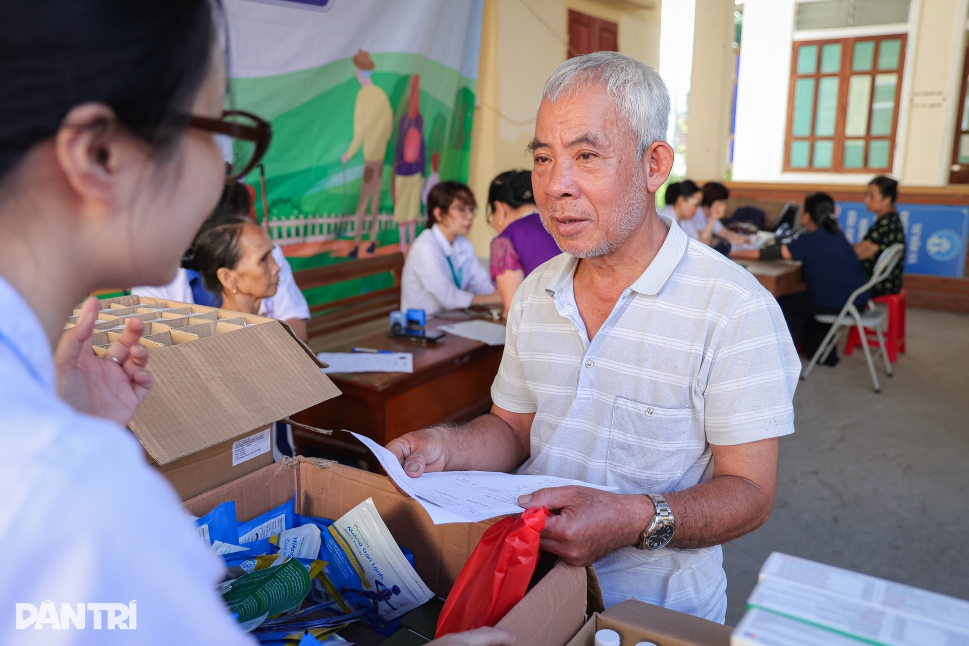 Sợ qua sông, nhưng chúng tôi vẫn muốn gặp bác sĩ để nghe tư vấn sức khỏe - 13