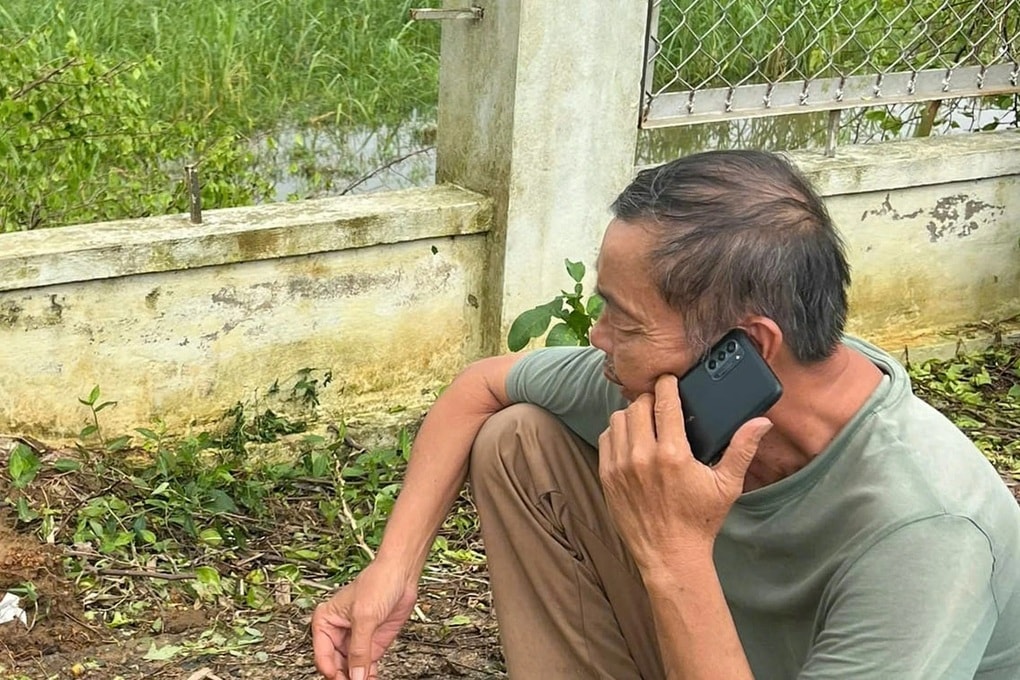 Lão nông thuê máy bay không người lái tìm đàn vịt lạc sau bão Bualoi - 1
