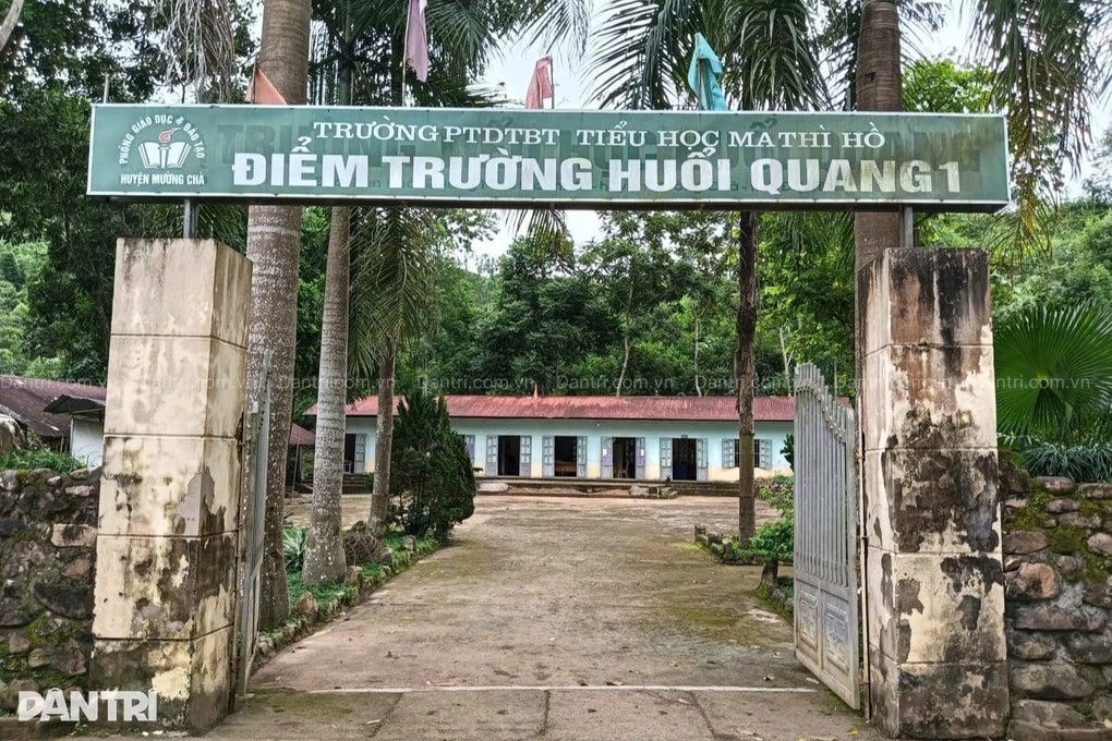Điểm trường Huổi Quang 1, bếp ăn tạm bợ, chỗ ngủ lạnh lưng - 1 Điểm trường Huổi Quang 1, bếp ăn tạm bợ, chỗ ngủ lạnh lưng - 1