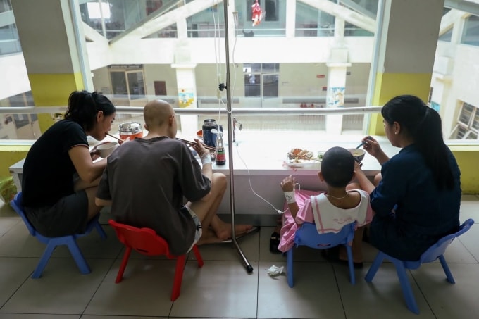 Bệnh nhi ở khoa Ung bướu - Huyết học - Ghép tủy, Trung tâm Nhi, Bệnh viện Trung Ương Huế, TP Huế. Ảnh minh họa: Phùng Tiên